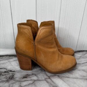 Reaction Kenneth Cole Tan Ankle Booties